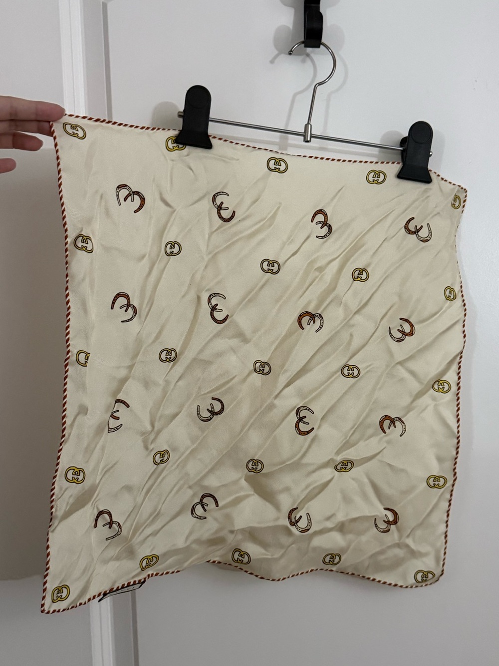 Authentic Gucci Horseshoe Print Cream Pocket Square Scarf